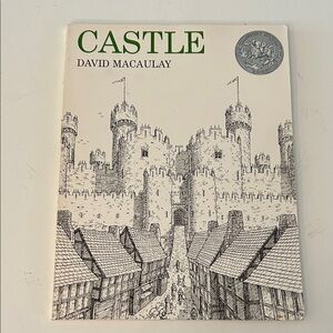 Castle by David Macaulay oversized paperback book Illustrated White Black 1977
